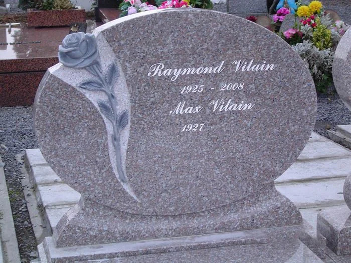 monument funeraire avec rose