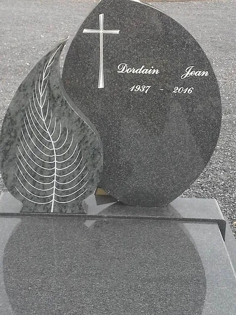 monument funeraire avec feuille