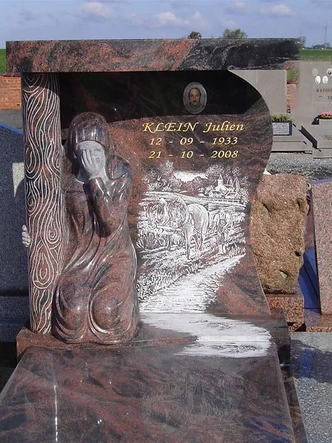 monument funeraire avec femme qui pleure